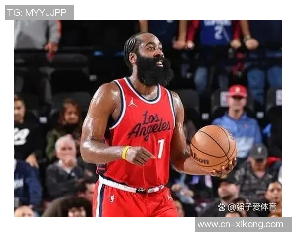 哈登半场表现亮眼三投两中助攻9次助力球队进攻展现全能风采