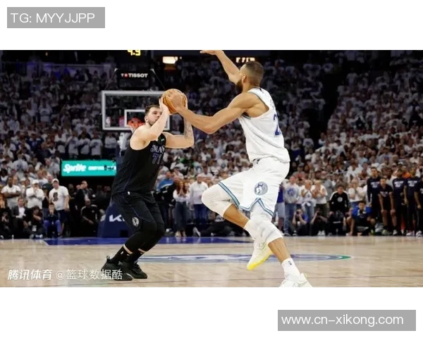爱德华兹精准传球助攻戈贝尔轻松扣篮破包夹防守 爱德华兹精准传球助攻戈贝尔轻松扣篮破包夹防守