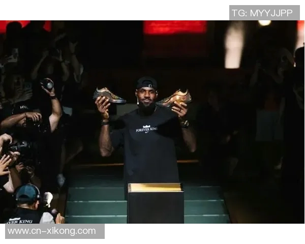 詹姆斯身穿布莱斯大学6号球衣到场观赛令老父亲倍感骄傲与自豪