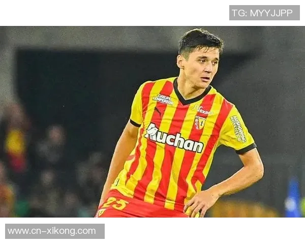 曼城因胡桑诺夫出色表现推迟引进右后卫计划