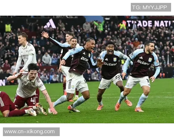 英超积分榜混乱不堪枪手领先曼城黑猫19分四队紧追其后 英超积分榜混乱不堪枪手领先曼城黑猫19分四队紧追其后